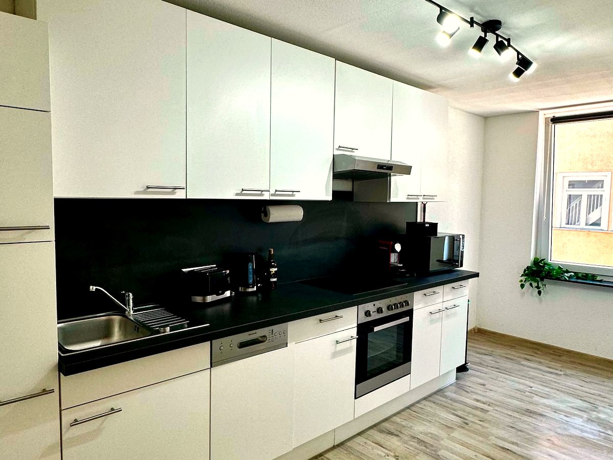 Luxx Home RV - Modernes 3-Zimmer-Apartment | Parkplatz | Self Check-in, Foto 3