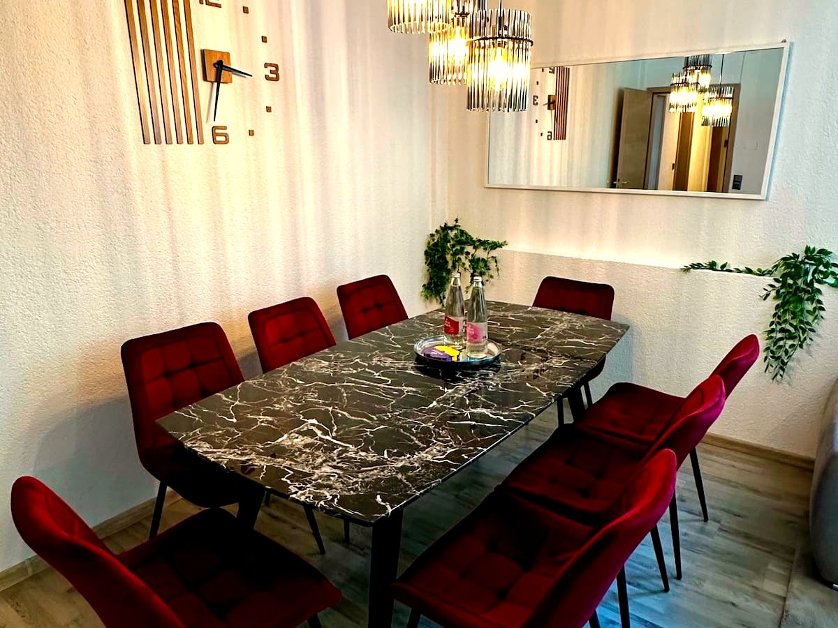 Luxx Home RV - Modernes 3-Zimmer-Apartment | Parkplatz | Self Check-in, Foto 4